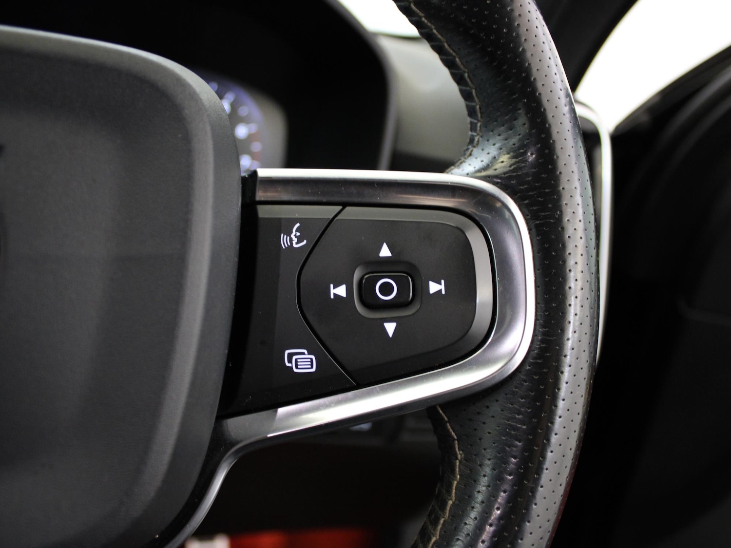 Used Volvo XC40 2019 for sale - 78122485: Photo 35