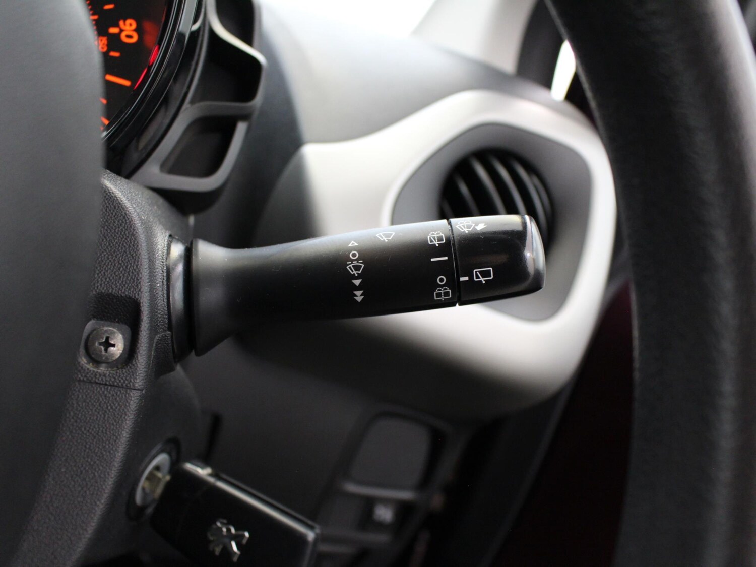 Used Peugeot 108 2017 for sale - 77829363: Photo 27