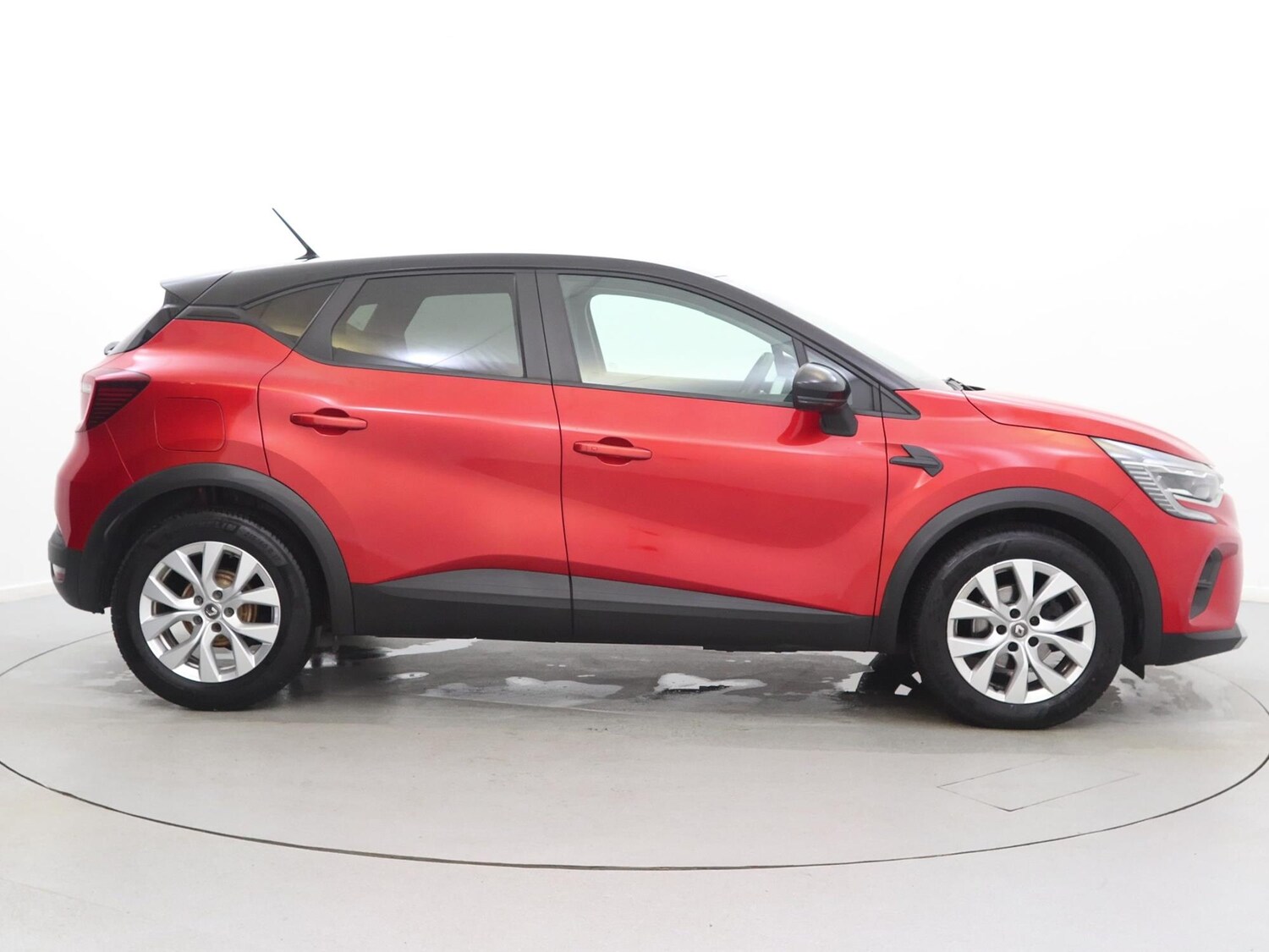 Used Renault Captur 2021 for sale - 76390927: Photo 8