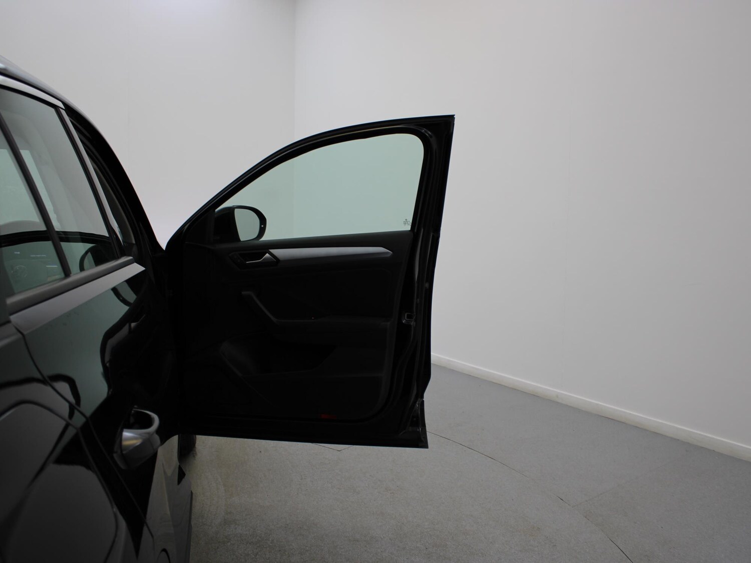 Used Volkswagen T-Roc 2022 for sale - 76311065: Photo 34