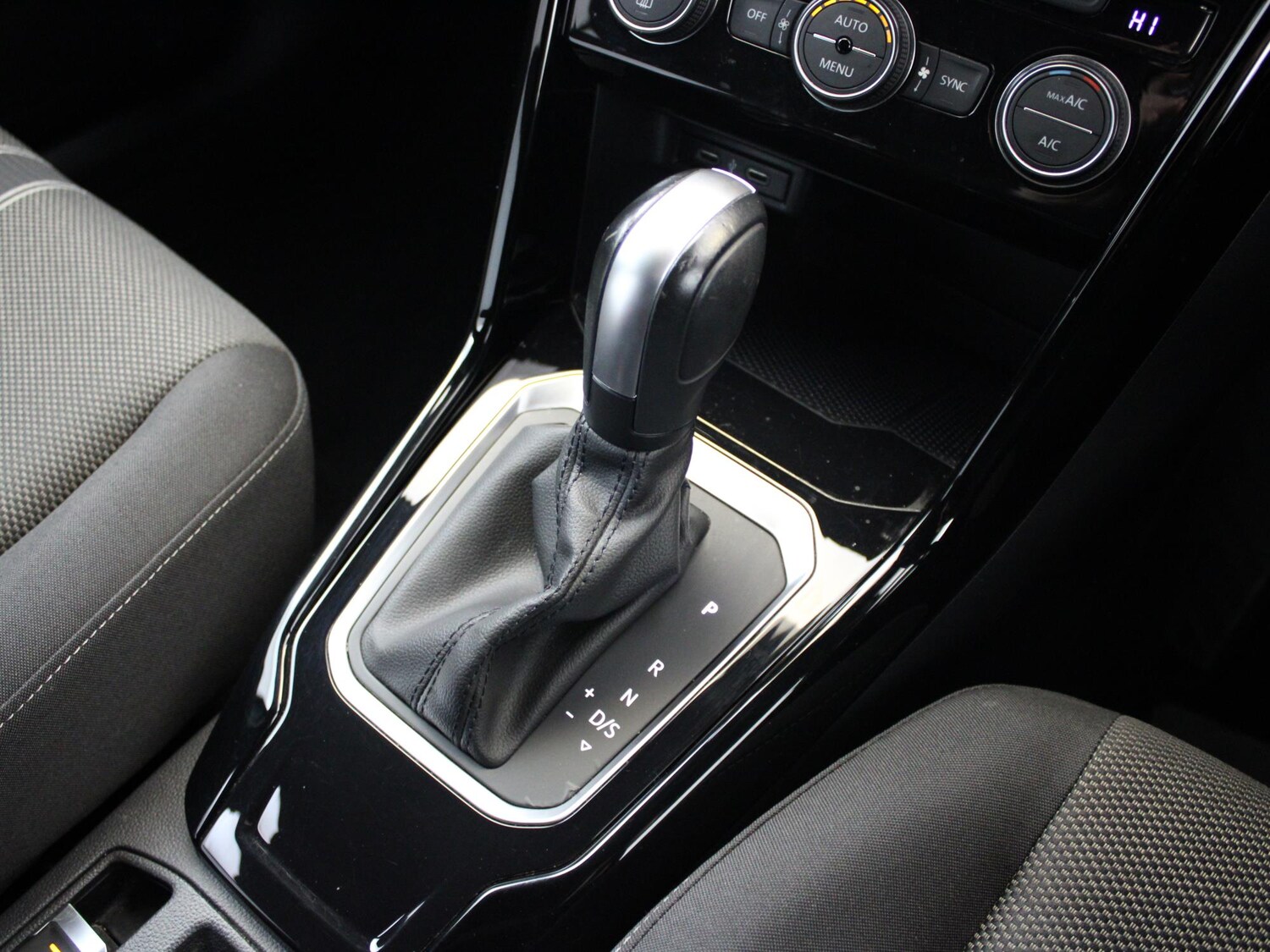 Used Volkswagen T-Roc 2021 for sale - 76594385: Photo 32