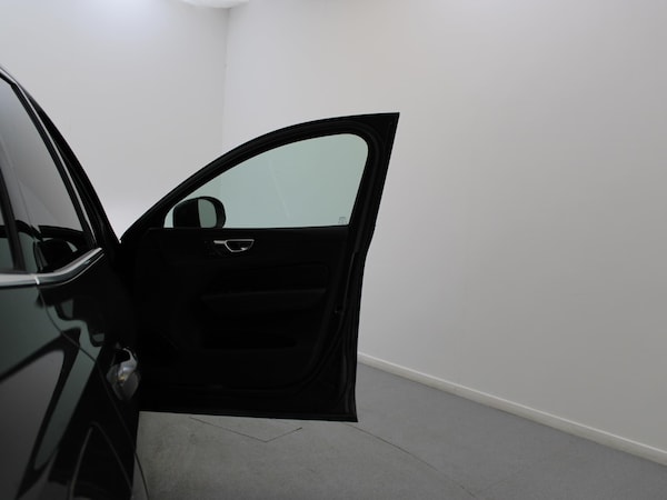 Used Volvo XC60 2021 for sale - 76206739: Photo 41