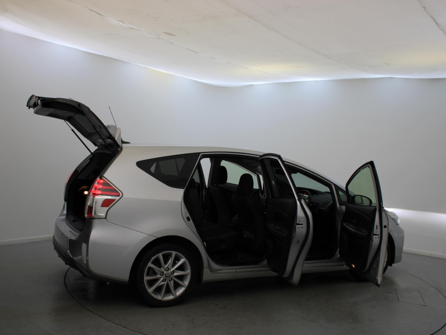 Used Toyota Prius+ 2020 for sale - 76916446: Photo 43