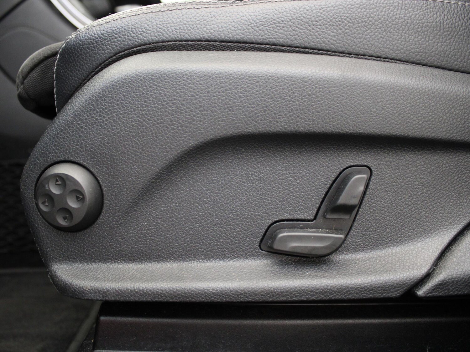 Used Mercedes-Benz GLC 2019 for sale - 77973214: Photo 12