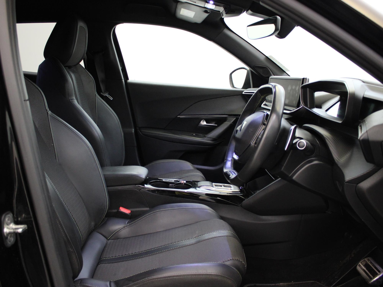 Used Peugeot 2008 2023 for sale - 76916484: Photo 9