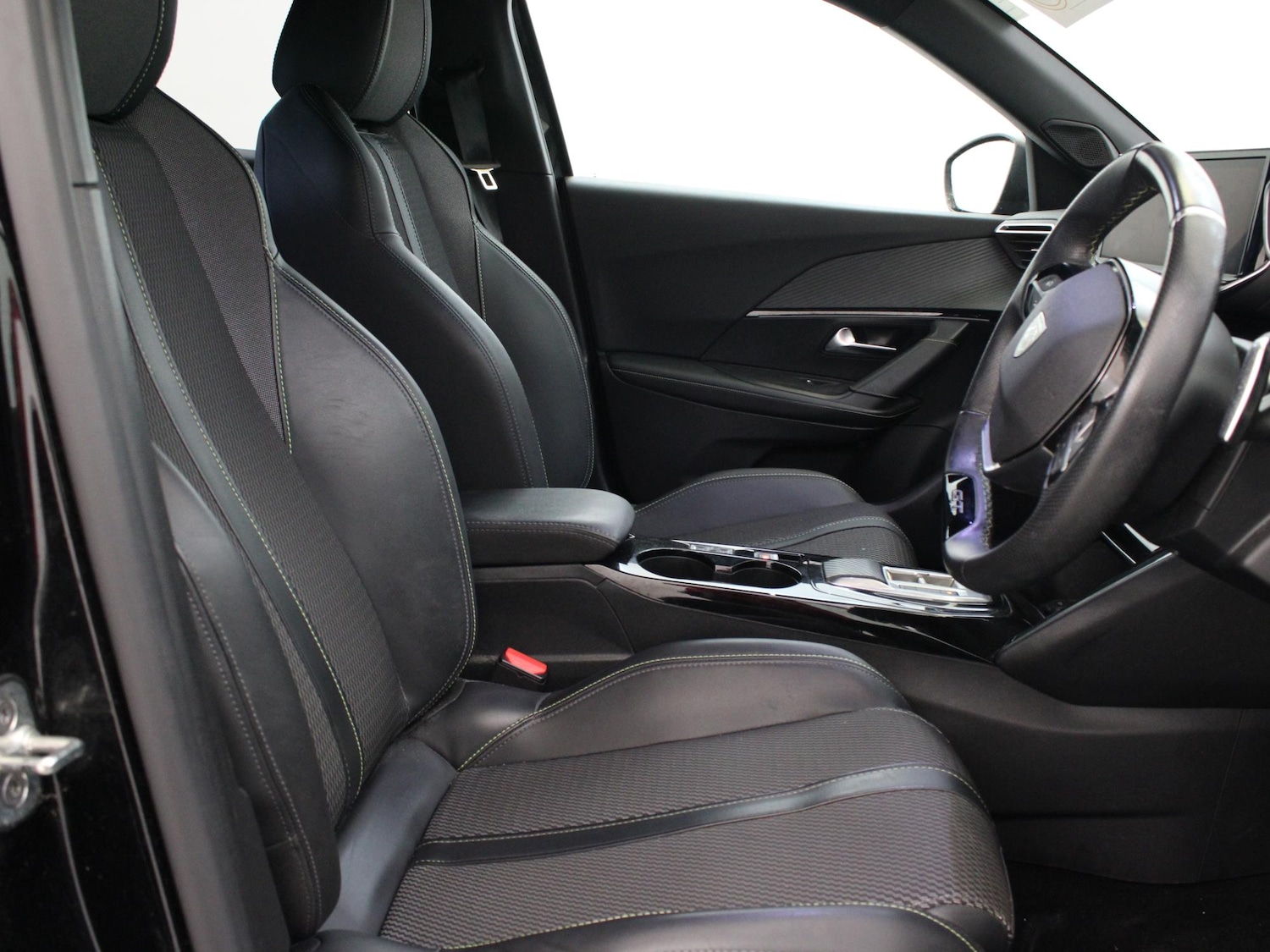 Used Peugeot 2008 2024 for sale - 76705453: Photo 9