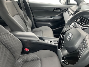 Used Toyota C-HR 2023 for sale - 74891489: Photo