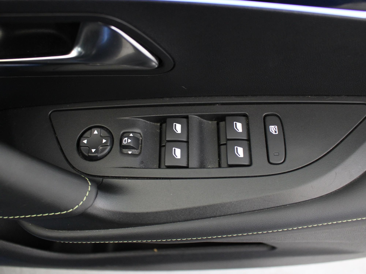 Used Peugeot 2008 2023 for sale - 76077302: Photo 35