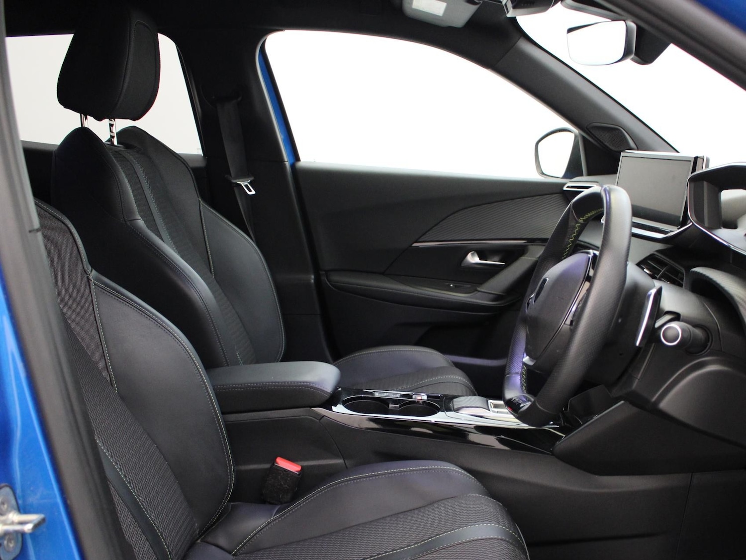Used Peugeot 2008 2023 for sale - 76077302: Photo 9