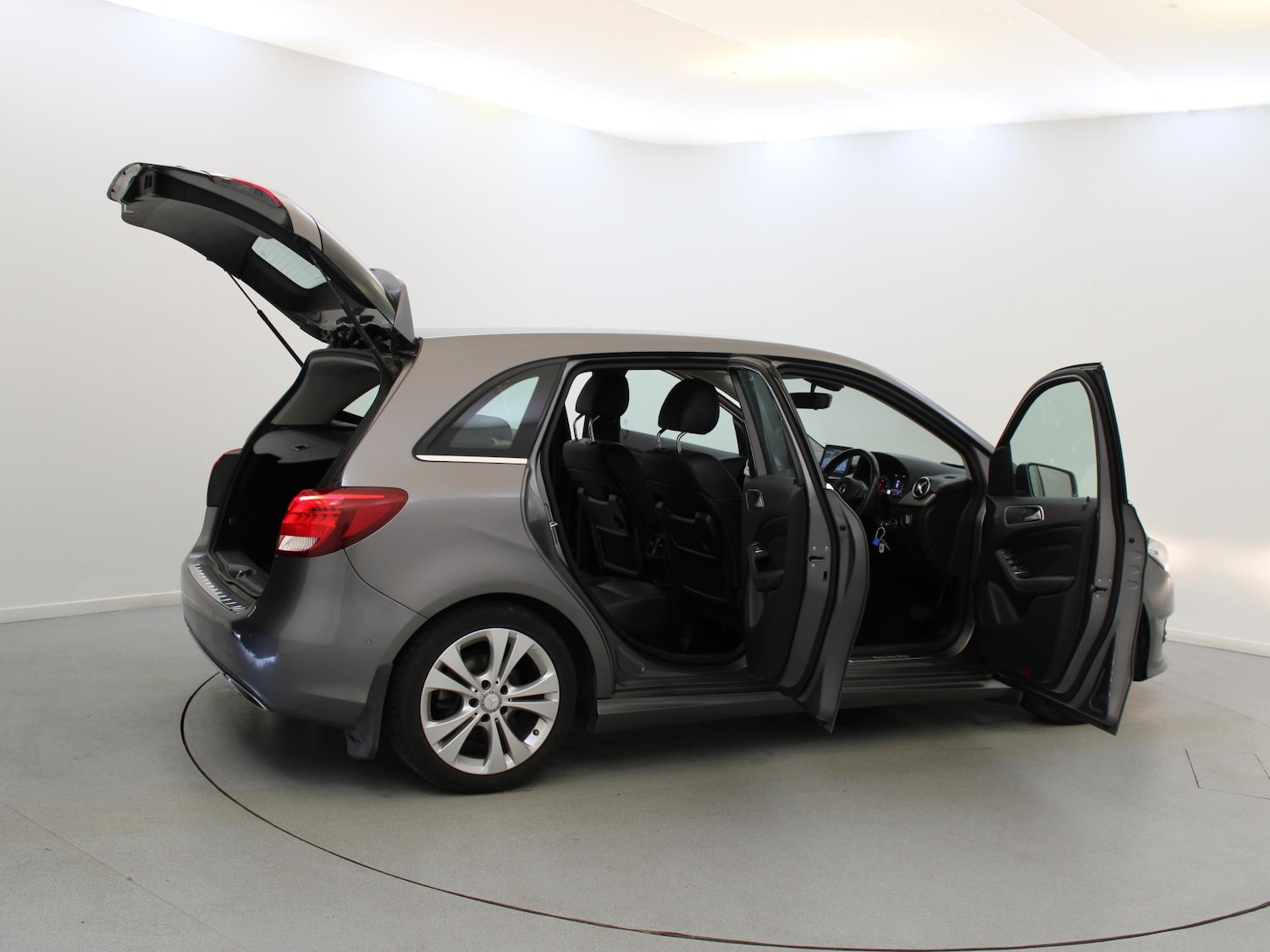 Used Mercedes-Benz B Class 2017 for sale - 76515906: Photo 32