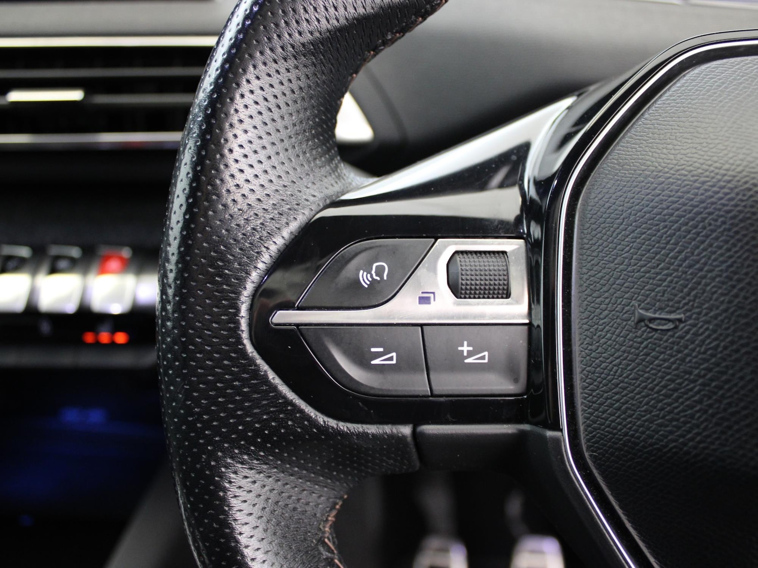 Used Peugeot 5008 2018 for sale - 77514961: Photo 30