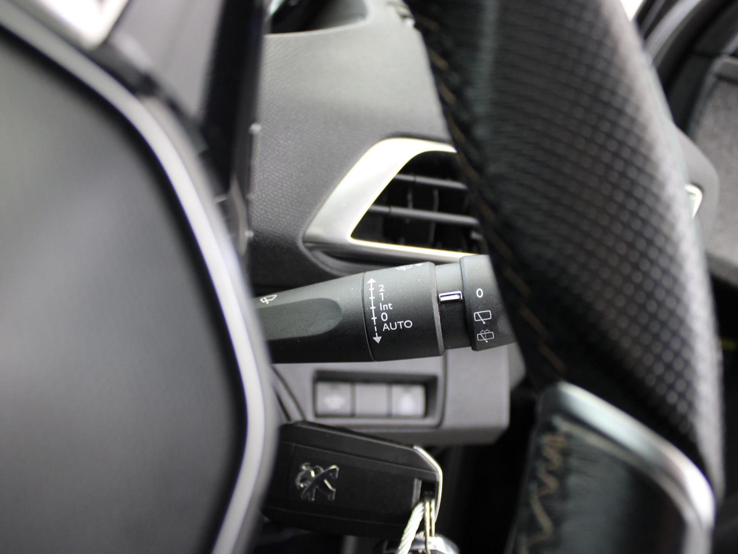 Used Peugeot 5008 2018 for sale - 77514961: Photo 32