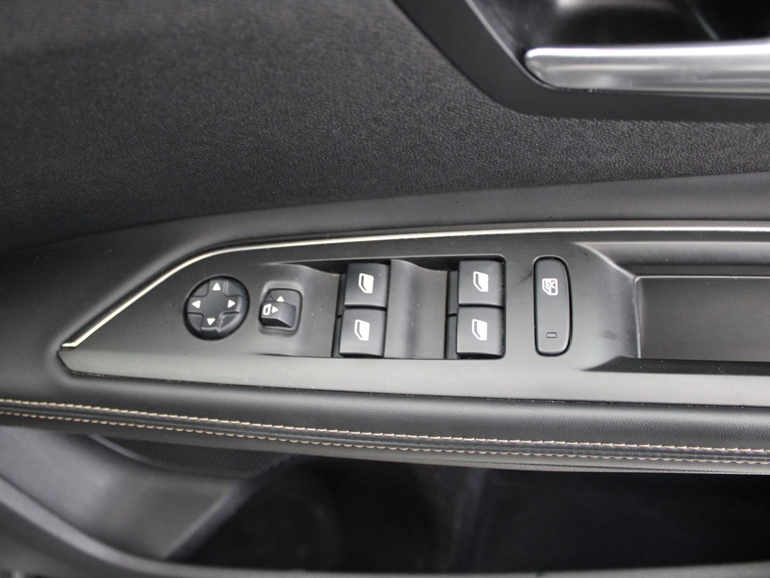 Used Peugeot 5008 2018 for sale - 77514961: Photo 35