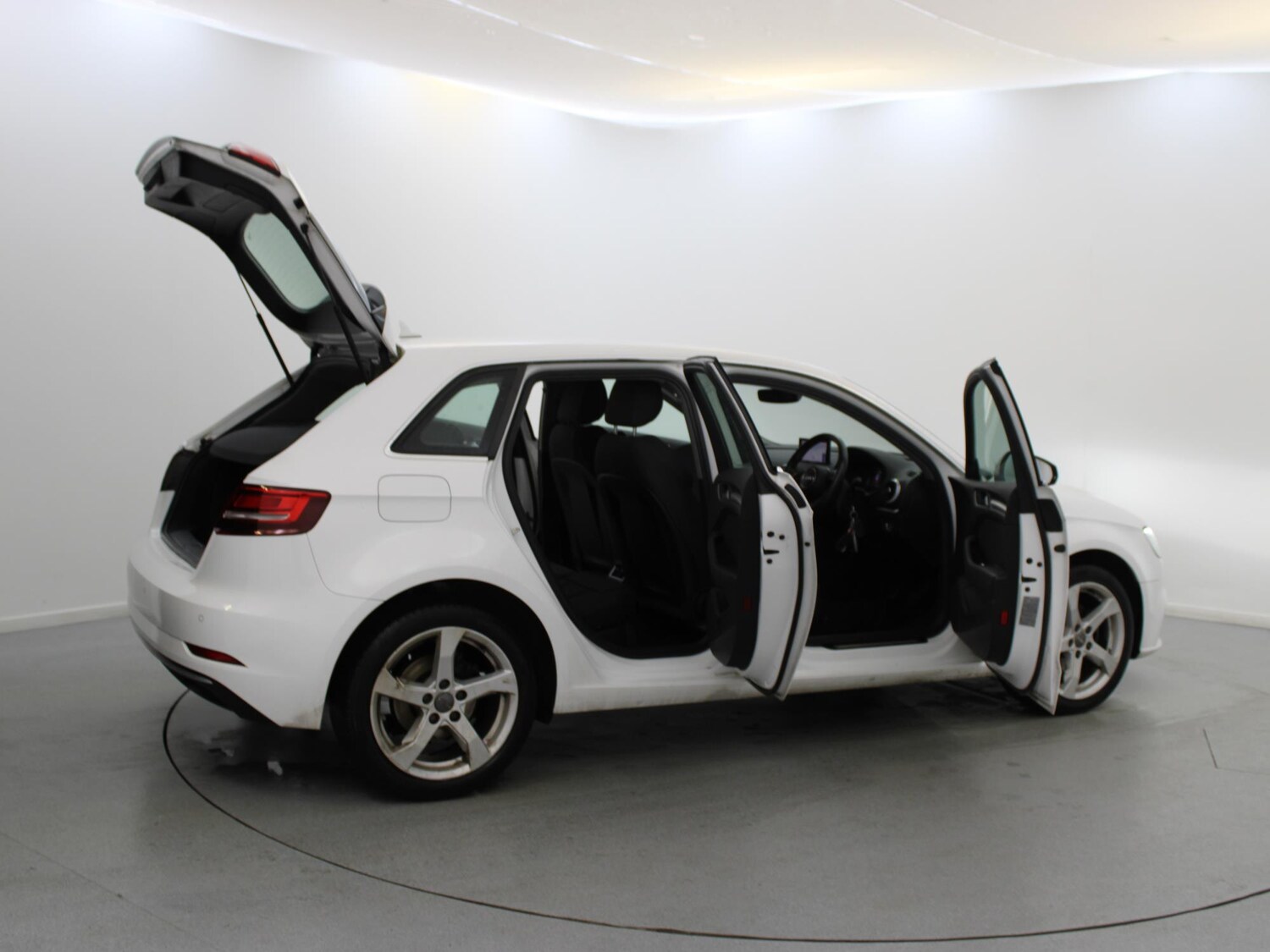 Used Audi A3 2017 for sale - 76157906: Photo 32