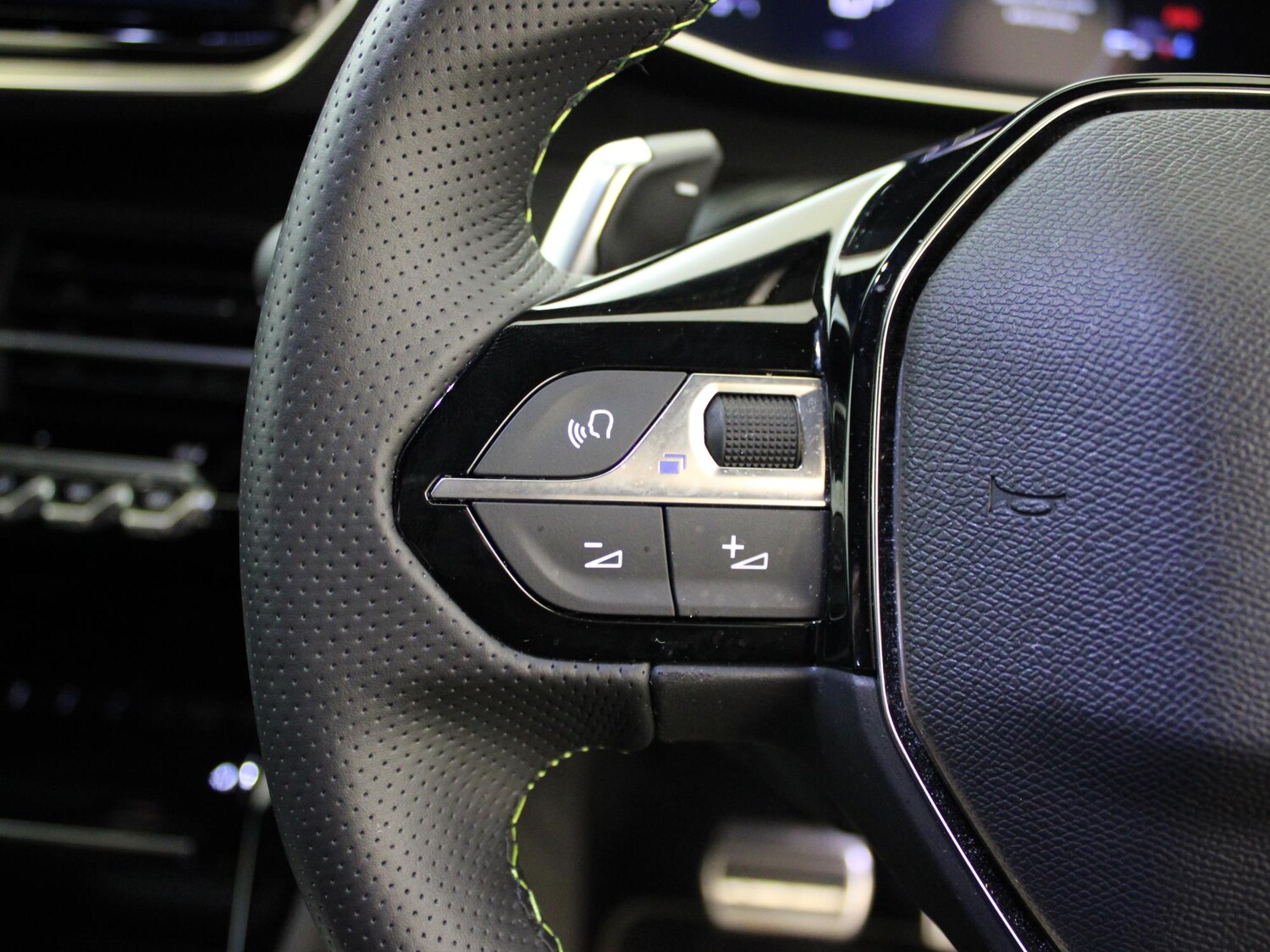 Used Peugeot 2008 2023 for sale - 76300275: Photo 35