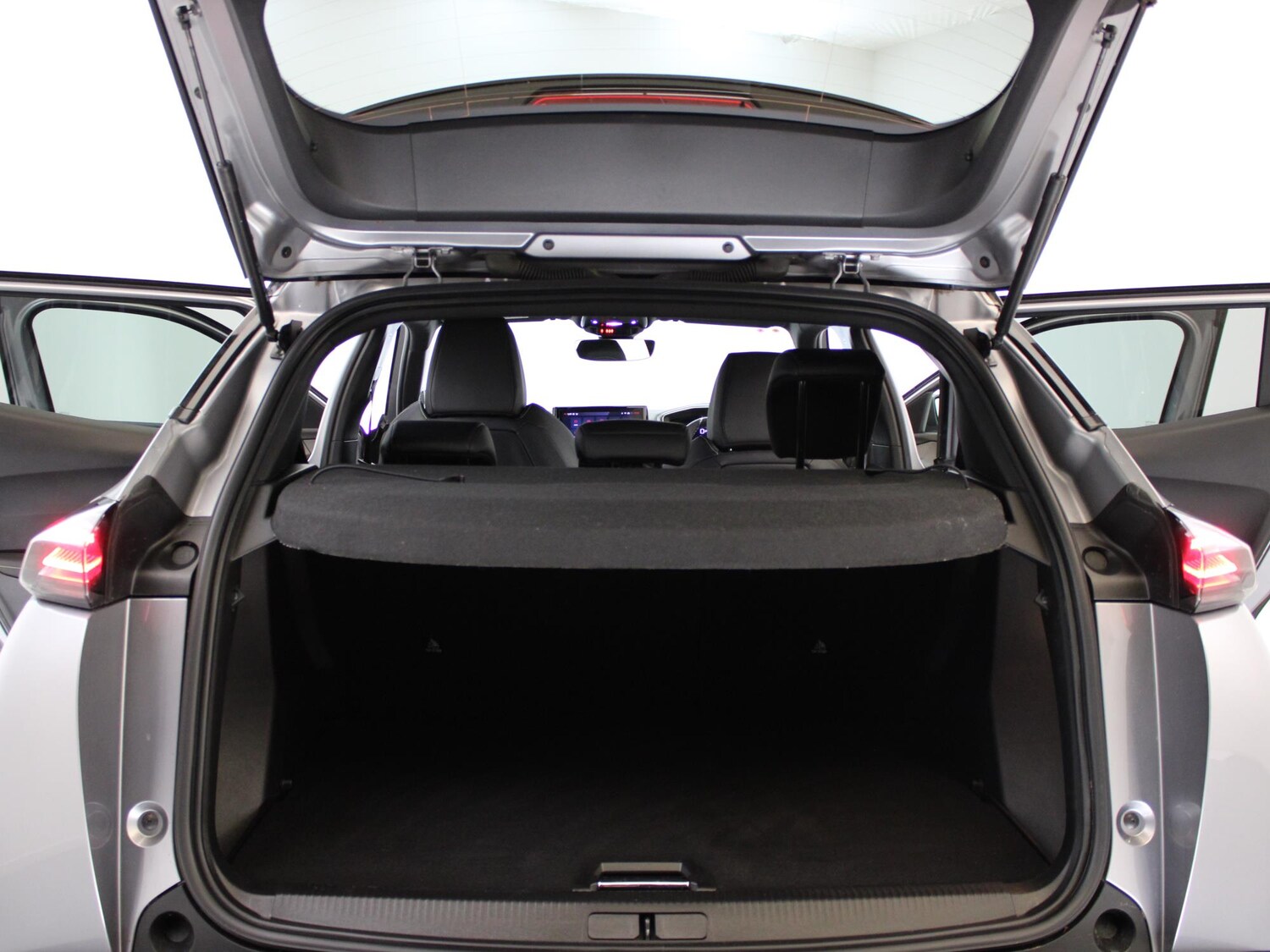 Used Peugeot 2008 2023 for sale - 76300275: Photo 42