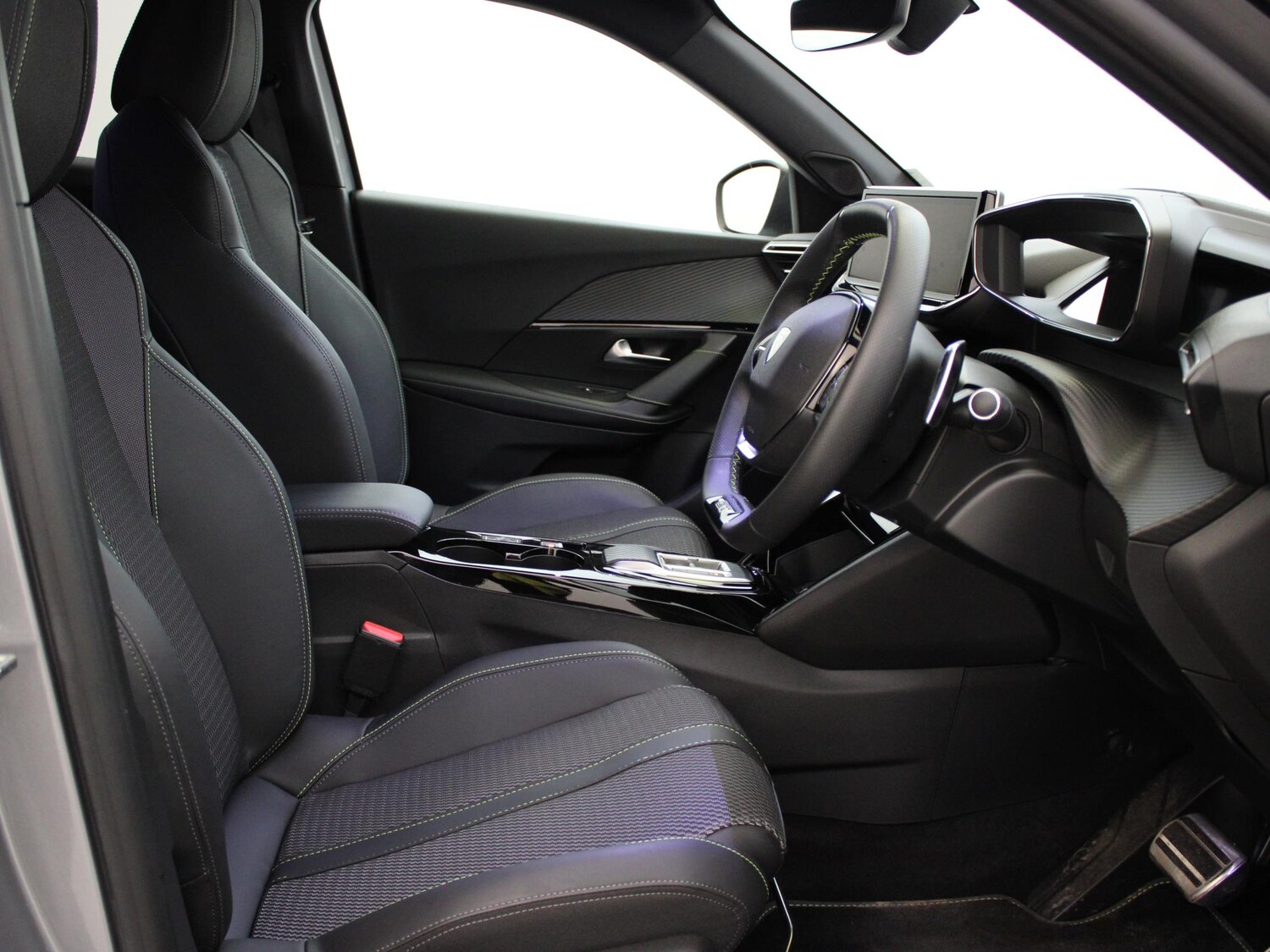 Used Peugeot 2008 2023 for sale - 76300275: Photo 9