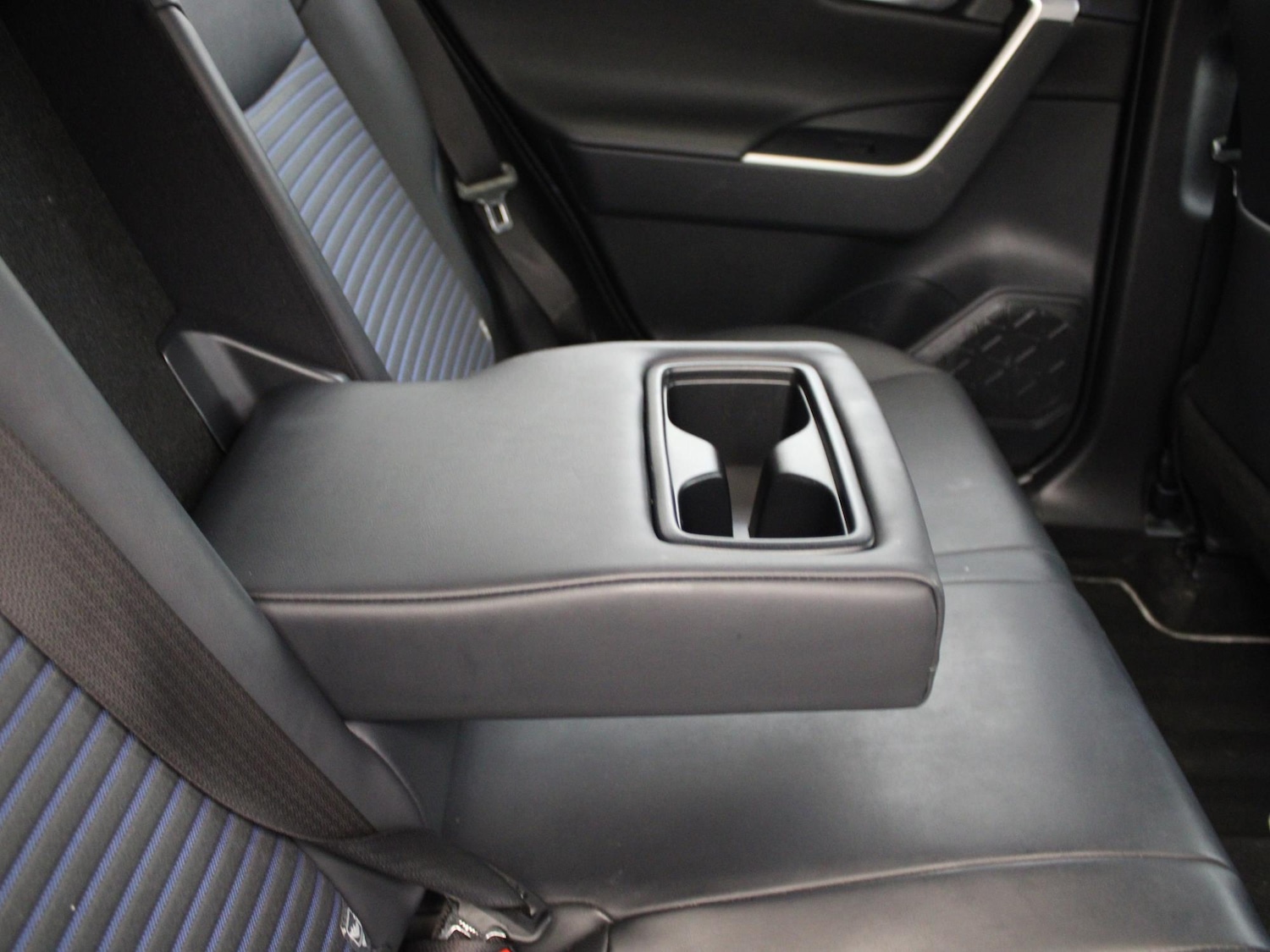 Used Toyota RAV4 2019 for sale - 77458961: Photo 14