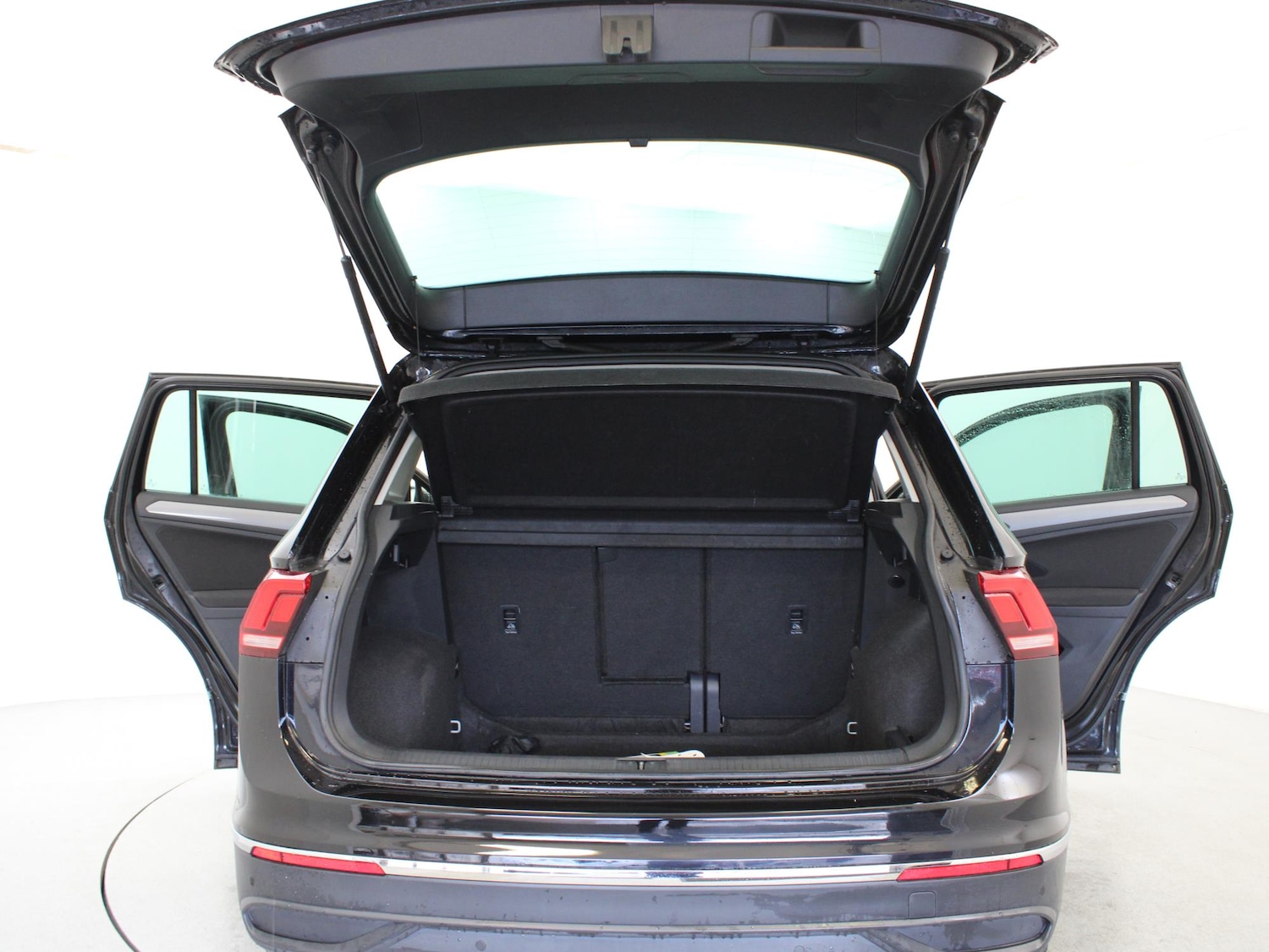 Used Volkswagen Tiguan 2022 for sale - 76890219: Photo 35