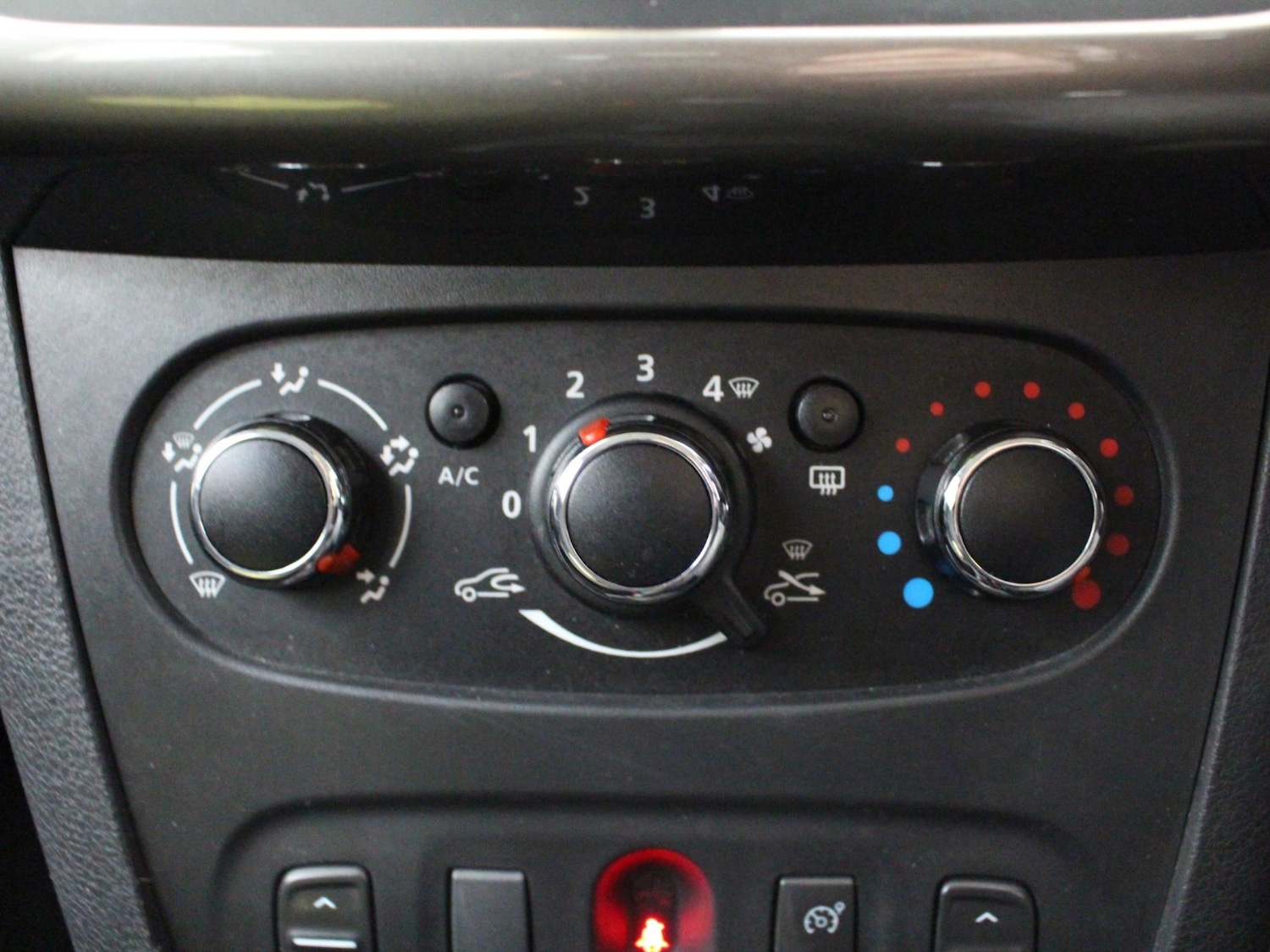 Used Dacia Sandero 2015 for sale - 77348506: Photo 23