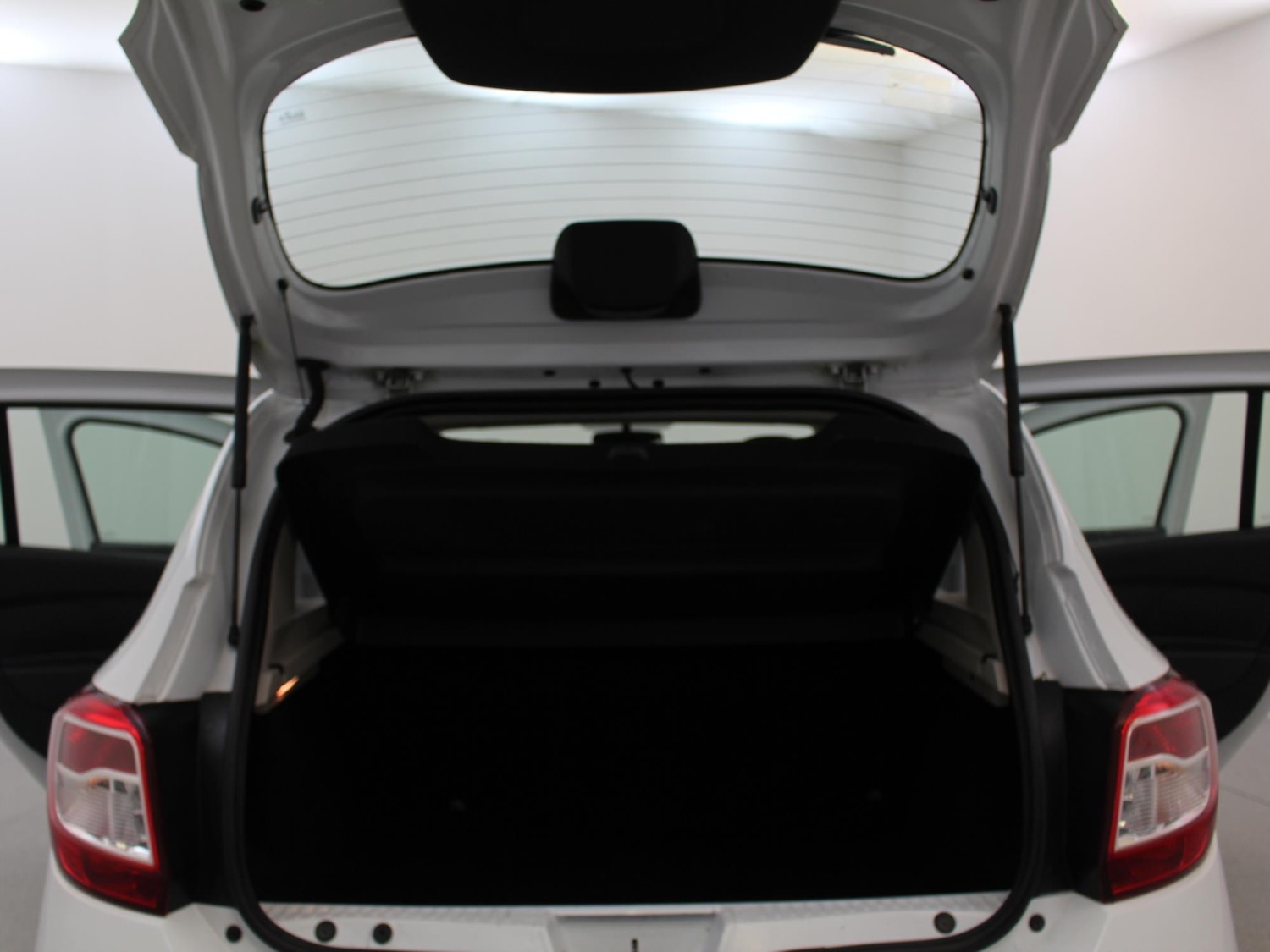 Used Dacia Sandero 2015 for sale - 77348506: Photo 29