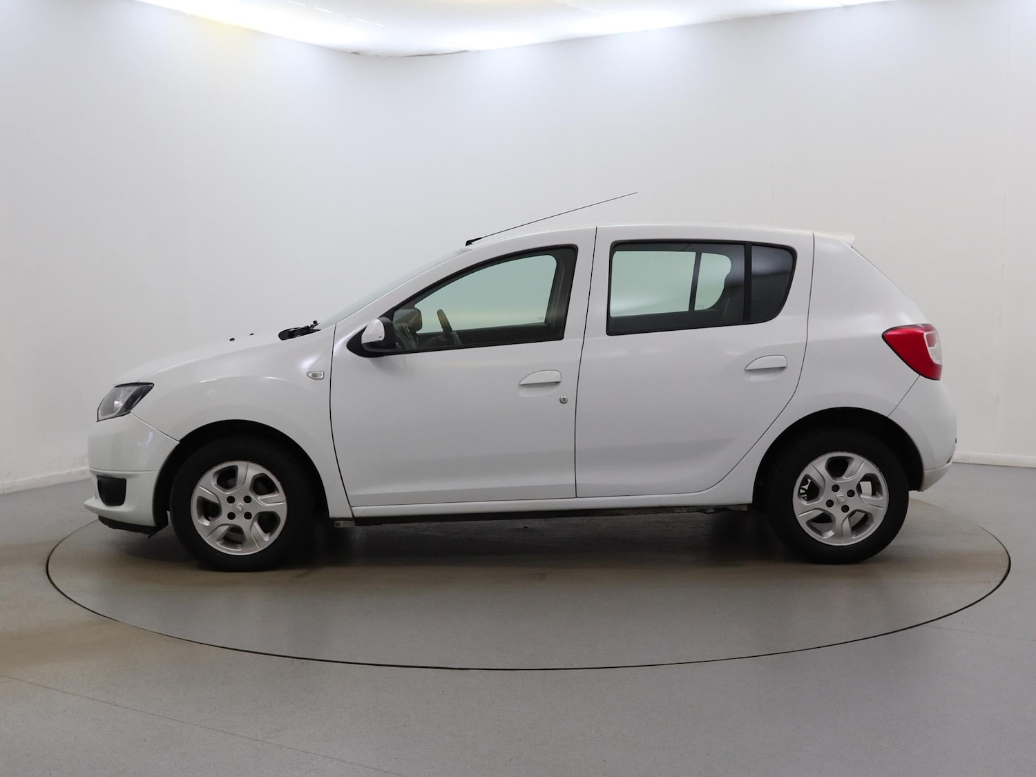 Used Dacia Sandero 2015 for sale - 77348506: Photo 4