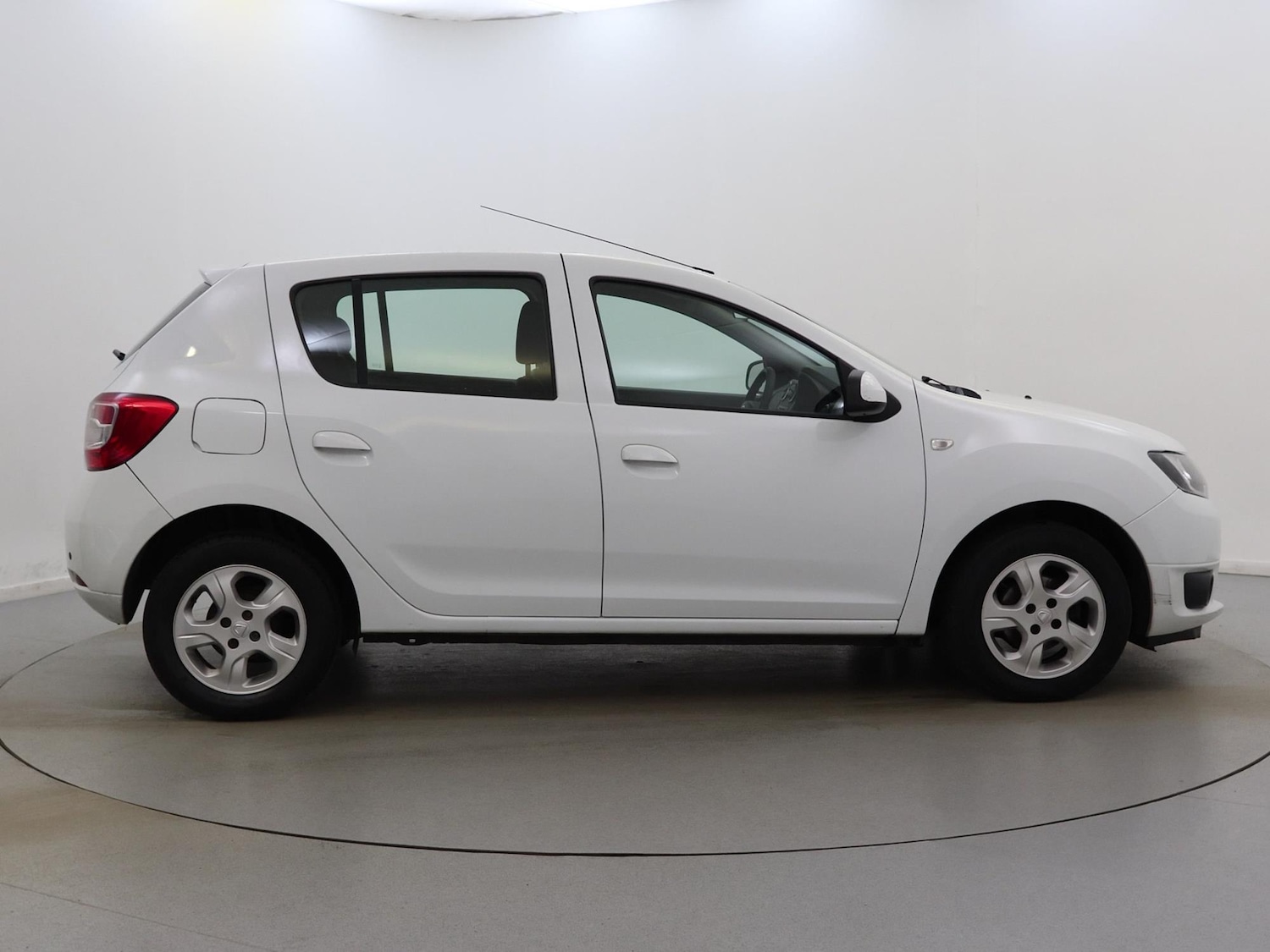 Used Dacia Sandero 2015 for sale - 77348506: Photo 8