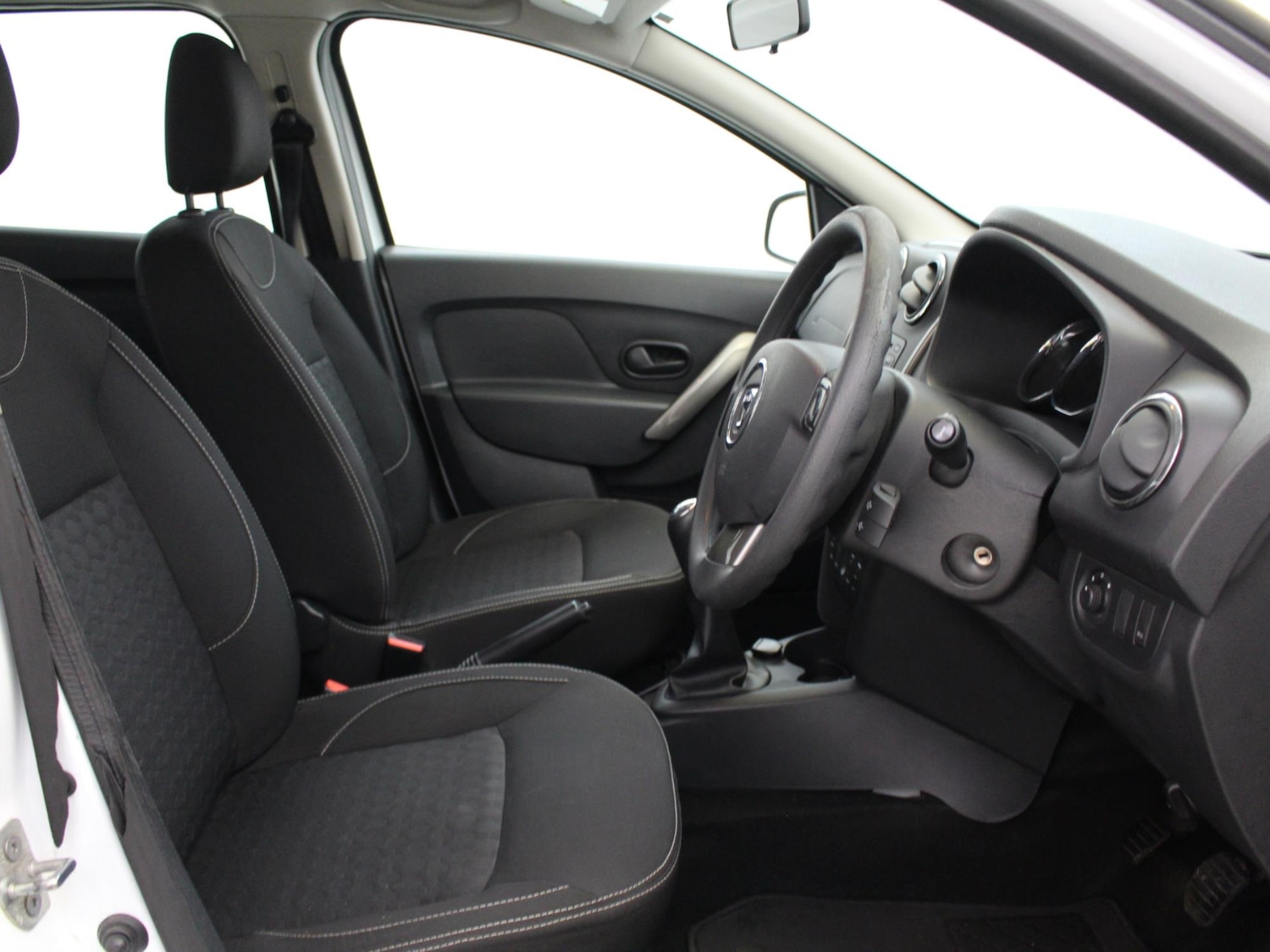 Used Dacia Sandero 2015 for sale - 77348506: Photo 9