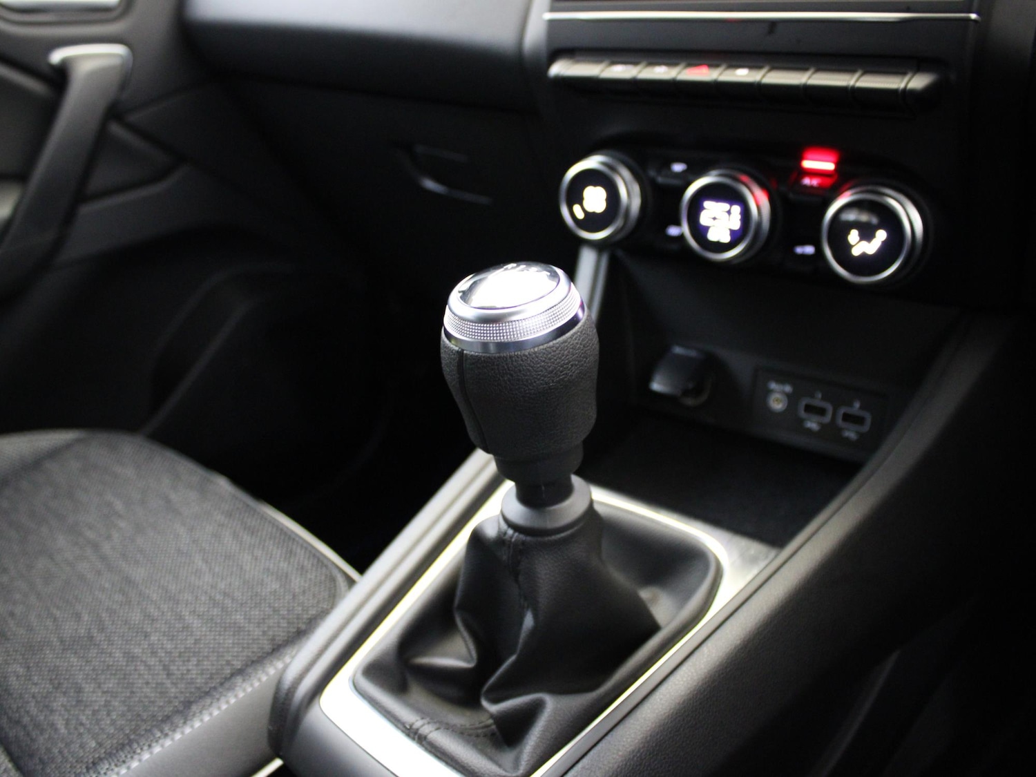 Used Renault Captur 2023 for sale - 76274695: Photo 31