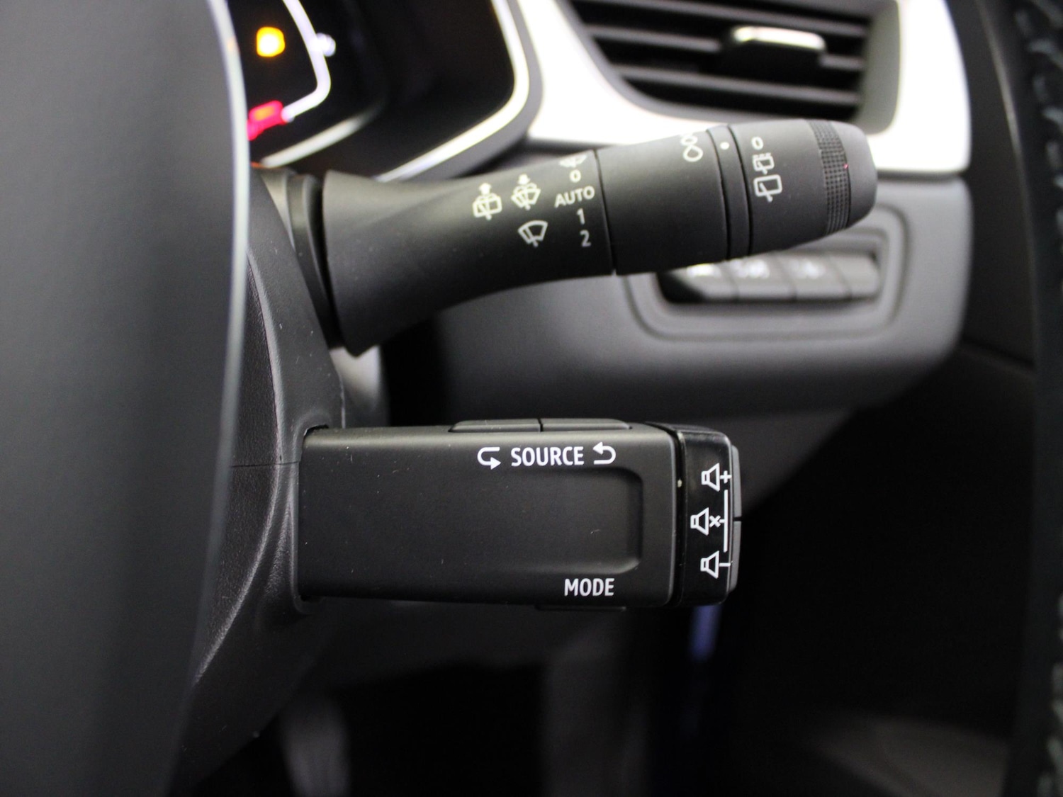 Used Renault Captur 2023 for sale - 76274695: Photo 36