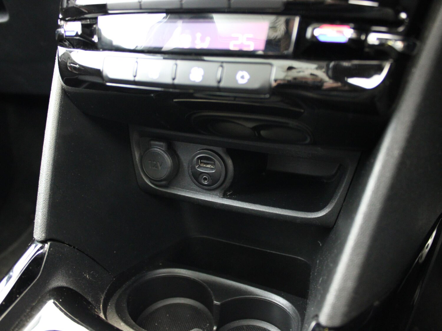 Used Peugeot 2008 2016 for sale - 77472811: Photo 25