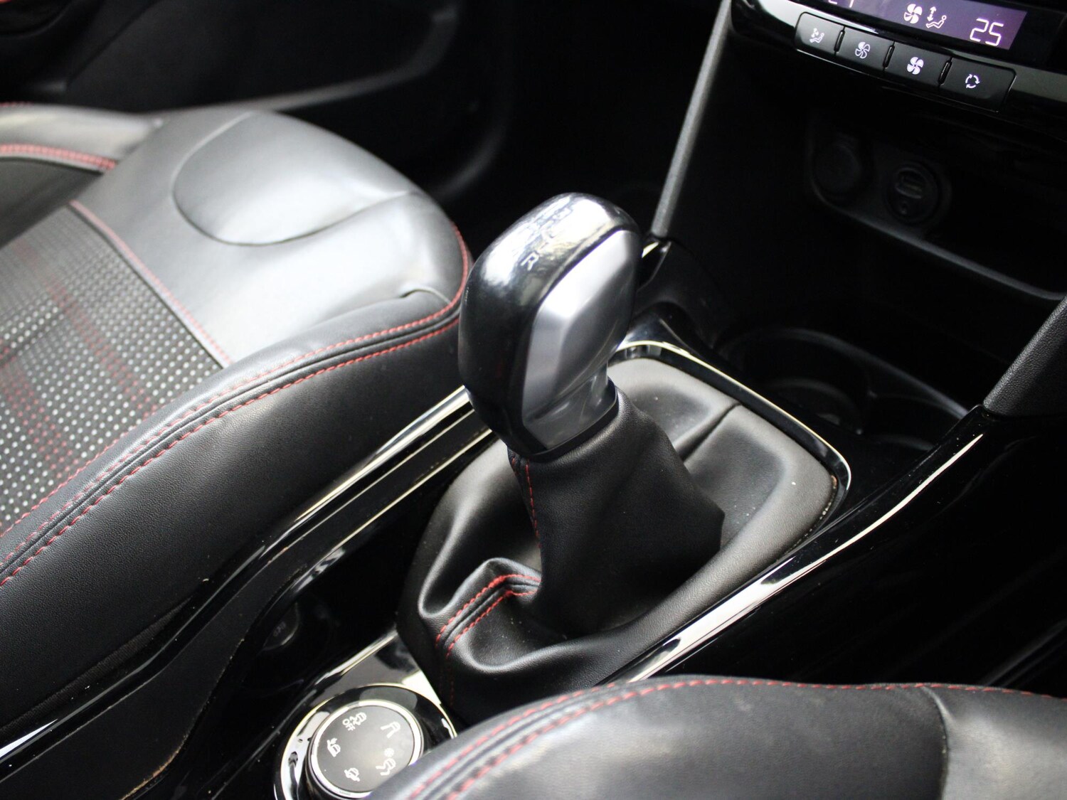 Used Peugeot 2008 2016 for sale - 77472811: Photo 26