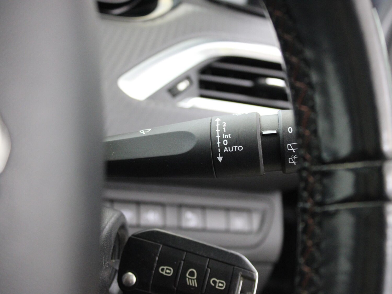 Used Peugeot 2008 2016 for sale - 77472811: Photo 31