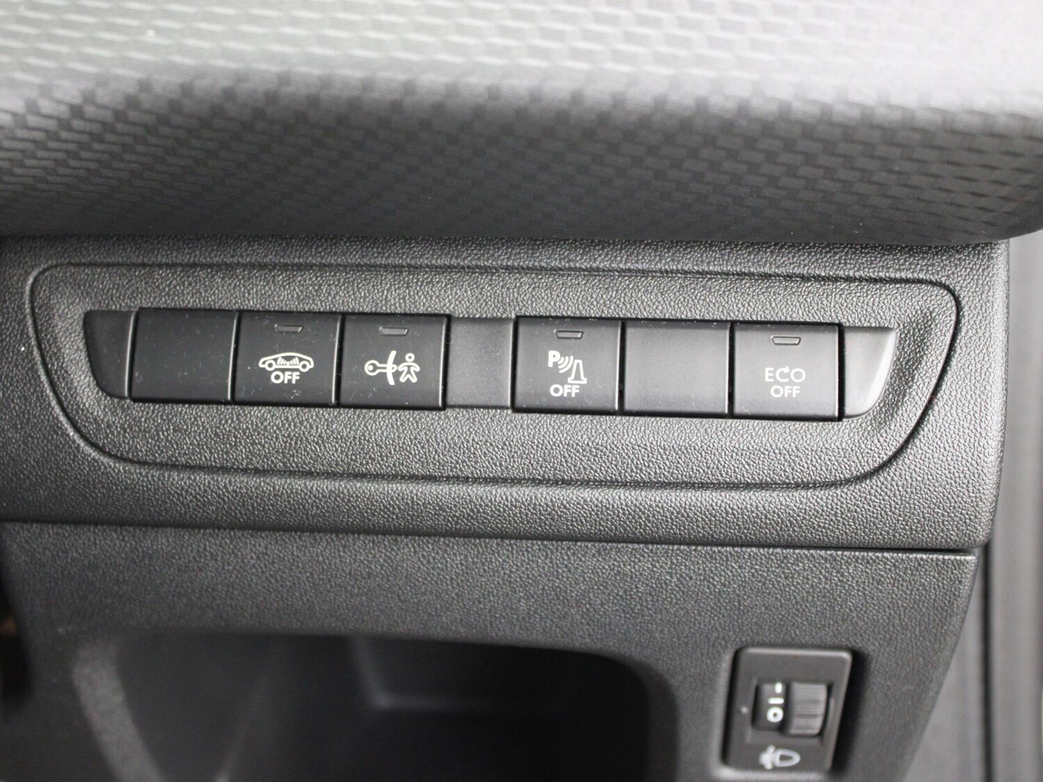 Used Peugeot 2008 2016 for sale - 77472811: Photo 32