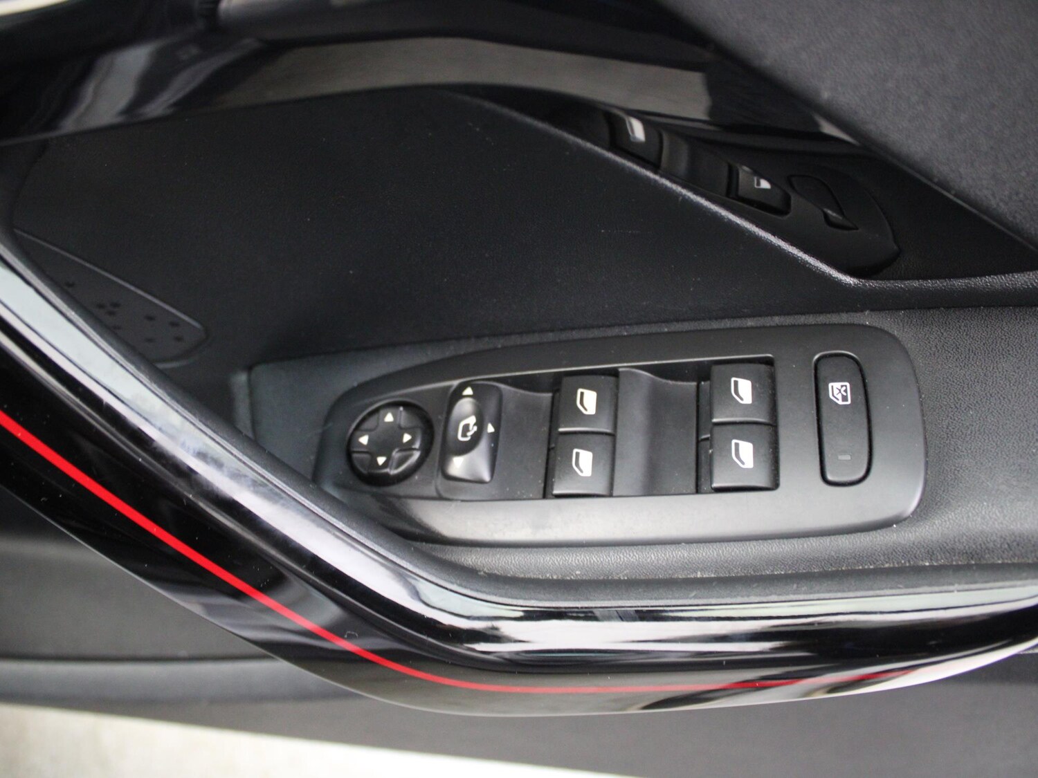 Used Peugeot 2008 2016 for sale - 77472811: Photo 34