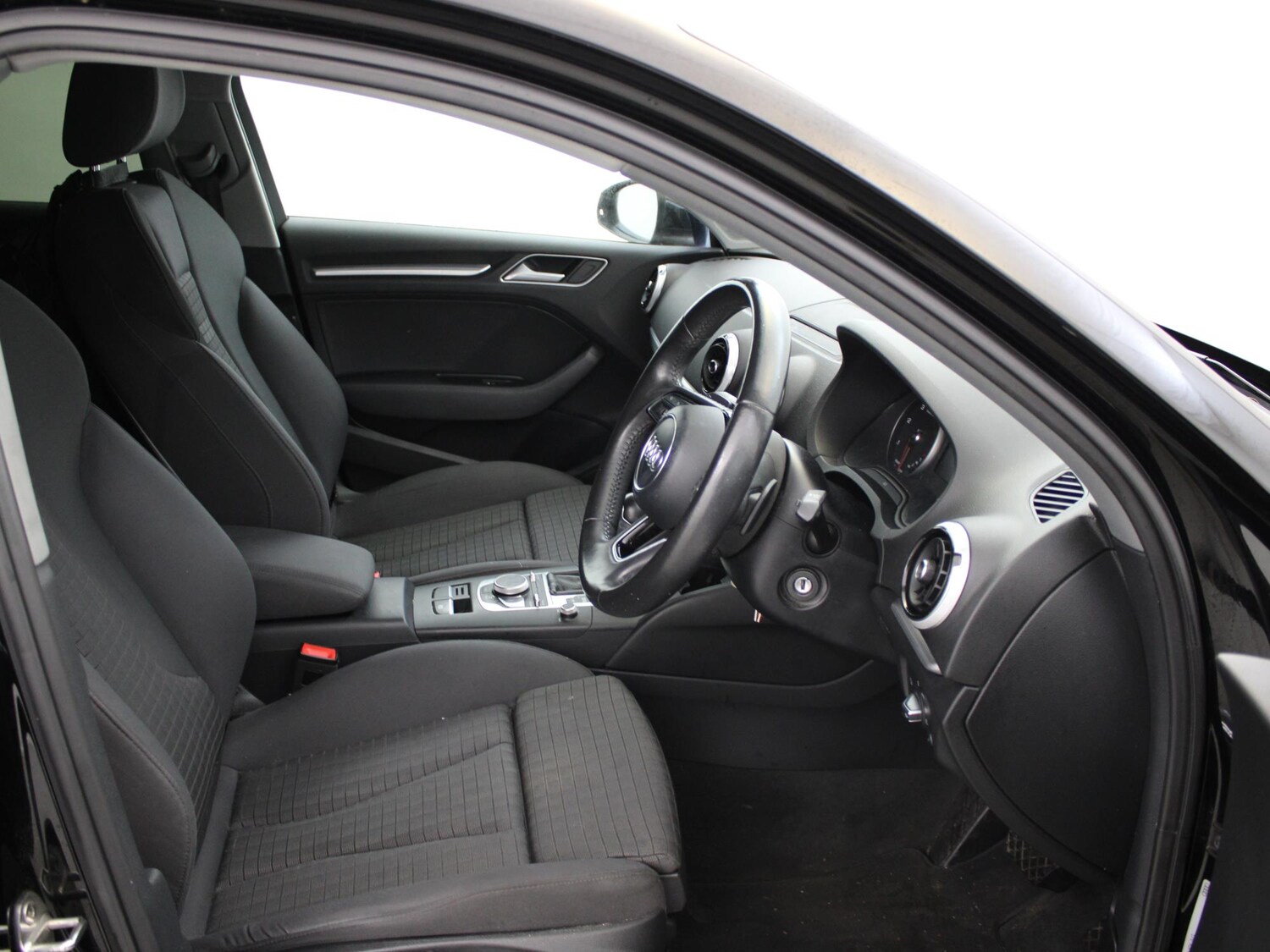 Used Audi A3 2017 for sale - 77996411: Photo 9