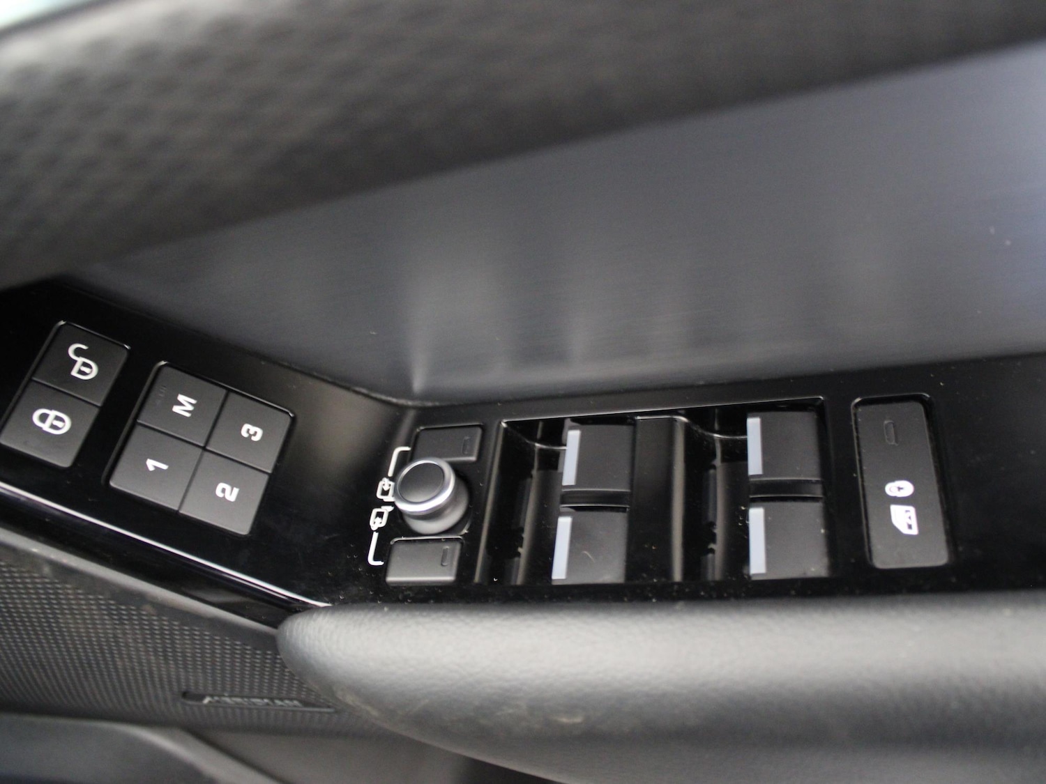 Used Land Rover Range Rover Velar 2018 for sale - 77000528: Photo 26