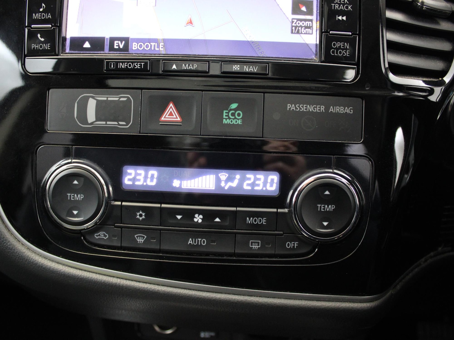 Used Mitsubishi Outlander 2017 for sale - 77842919: Photo 27