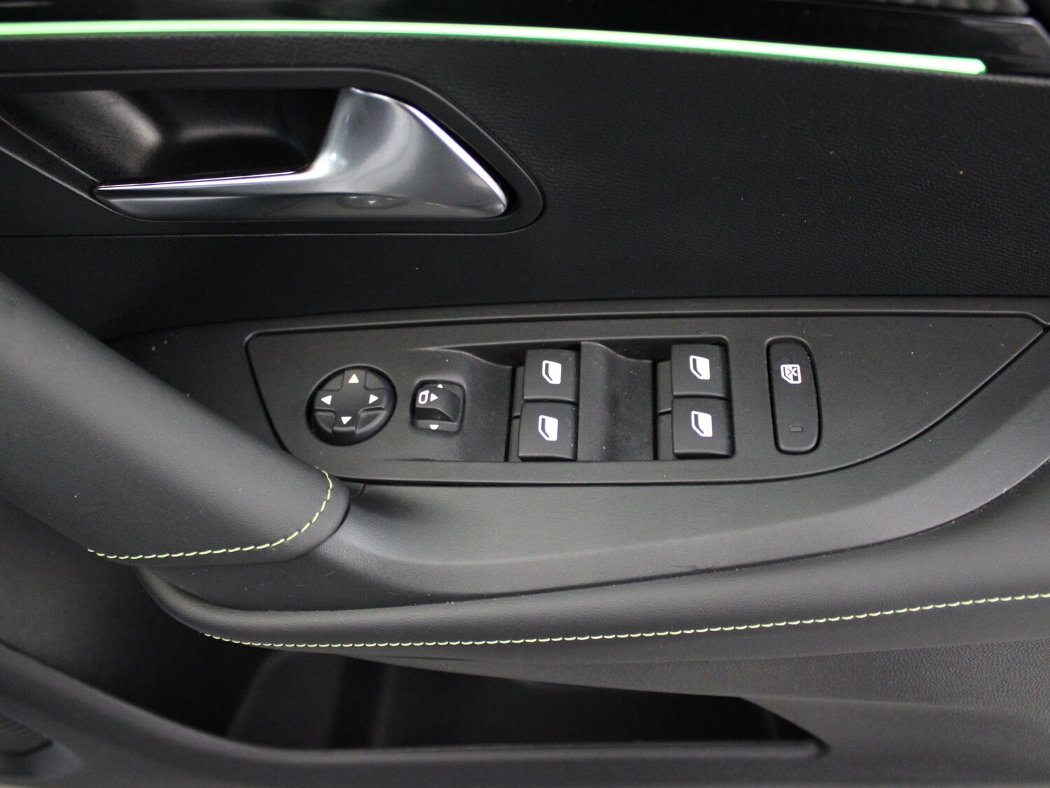 Used Peugeot 2008 2023 for sale - 76373990: Photo 40