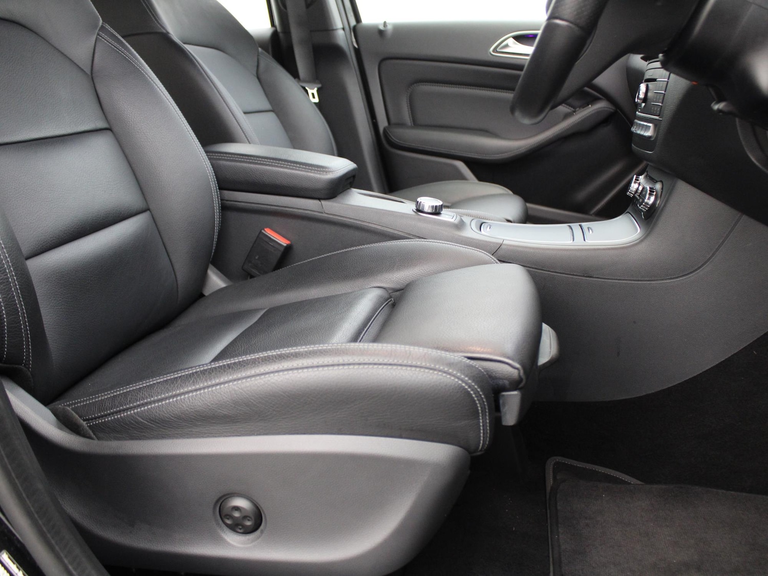 Used Mercedes-Benz B Class 2019 for sale - 76789732: Photo 32