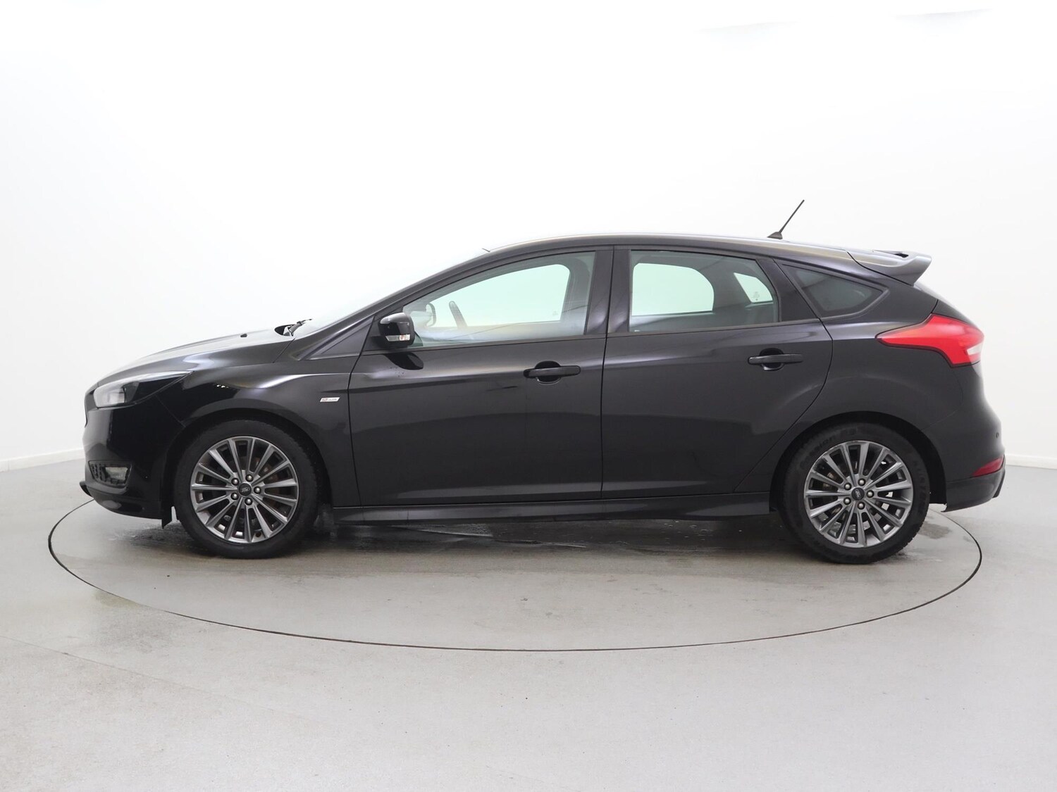 Used Ford Focus 2018 for sale - 77943865: Photo 4