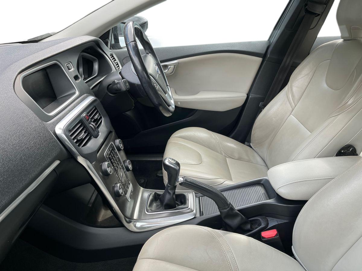 Used Volvo V40 2015 for sale - 76662179: Photo 6