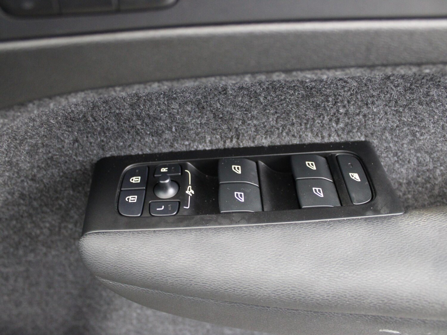 Used Volvo XC40 2022 for sale - 77561203: Photo 37