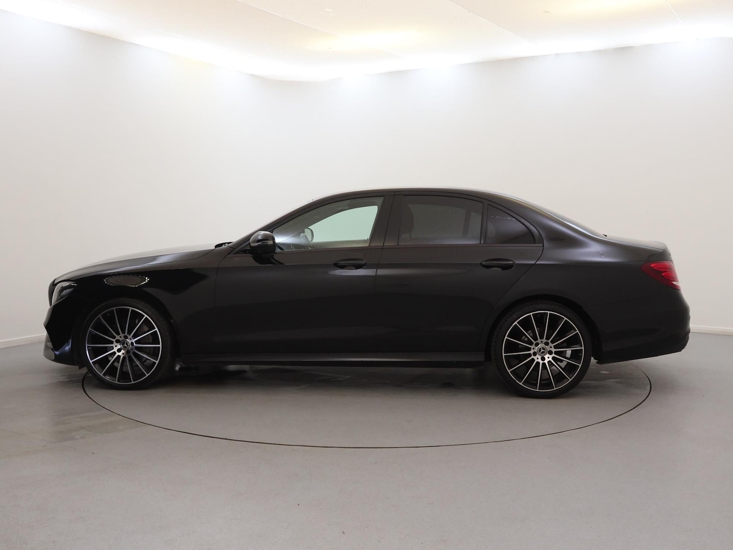 Used Mercedes-Benz E Class 2019 for sale - 76564747: Photo 4