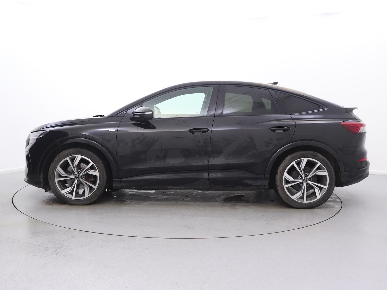 Used Audi Q4 e-tron 2022 for sale - 77829469: Photo 4