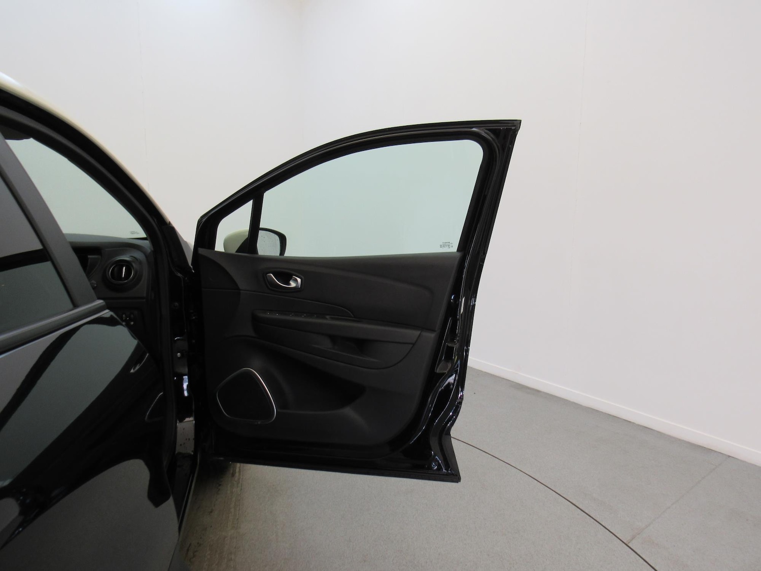 Used Renault Captur 2018 for sale - 77979698: Photo 26