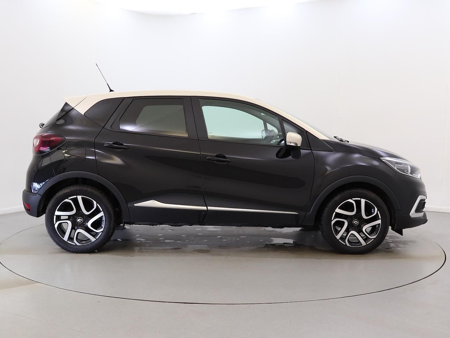 Used Renault Captur 2018 for sale - 77979698: Photo 7