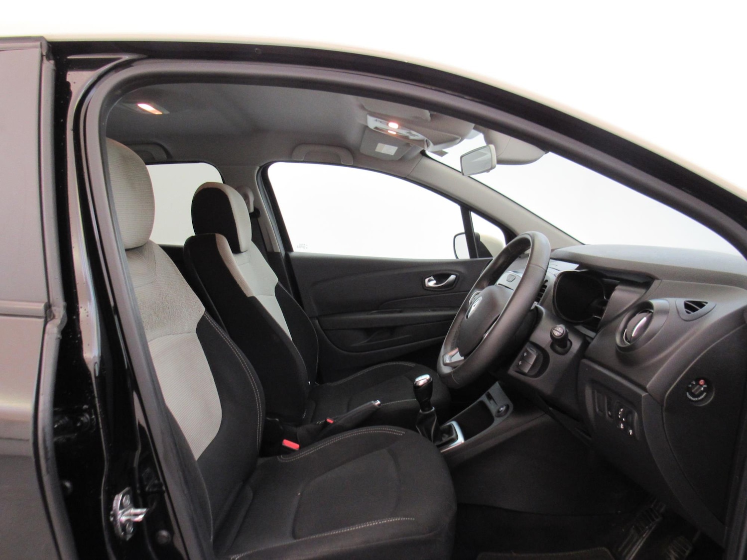 Used Renault Captur 2018 for sale - 77979698: Photo 8