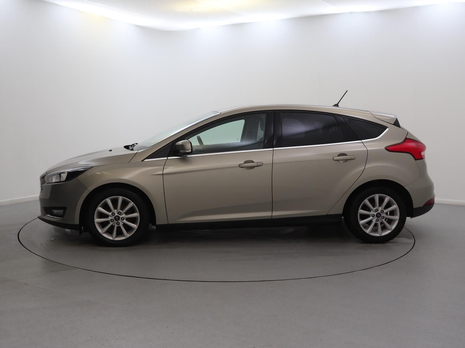 Used Ford Focus 2017 for sale - 76442660: Photo 4