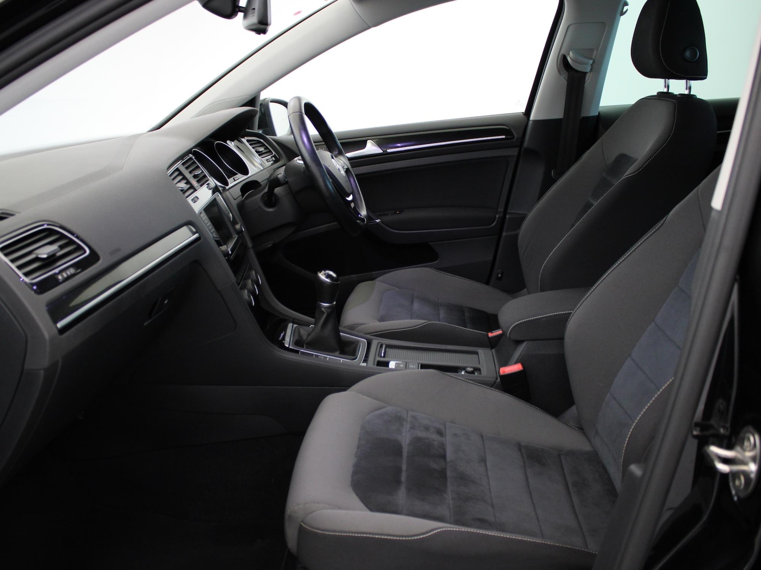 Used Volkswagen Golf 2016 for sale - 76503048: Photo 11